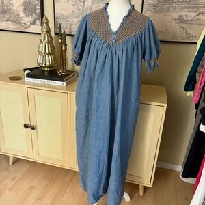 LORETTA CAPONI Denim Chambray Midi Dress Embroidered Detail Size Small‎